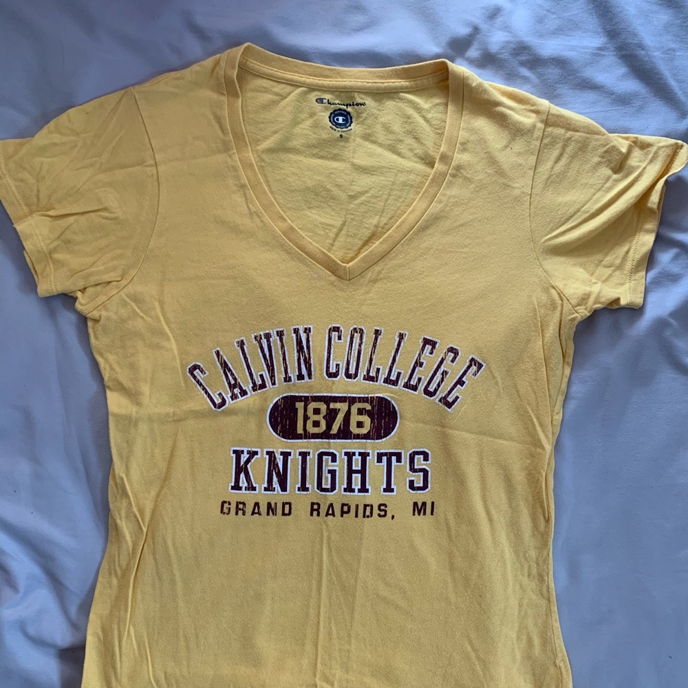 Super comfy college tee!